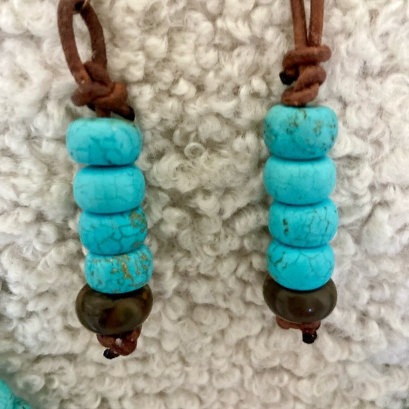 Brown leather Howlite beaded necklace and earring set - Picture 5 of 6